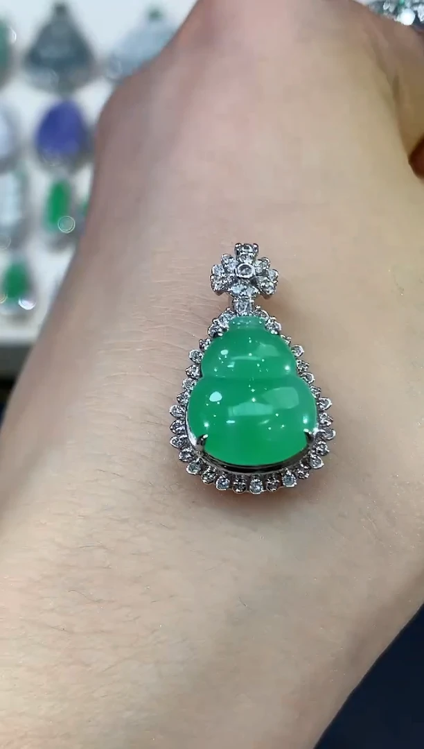 吊坠(不含链)18K金镶嵌翡翠B151