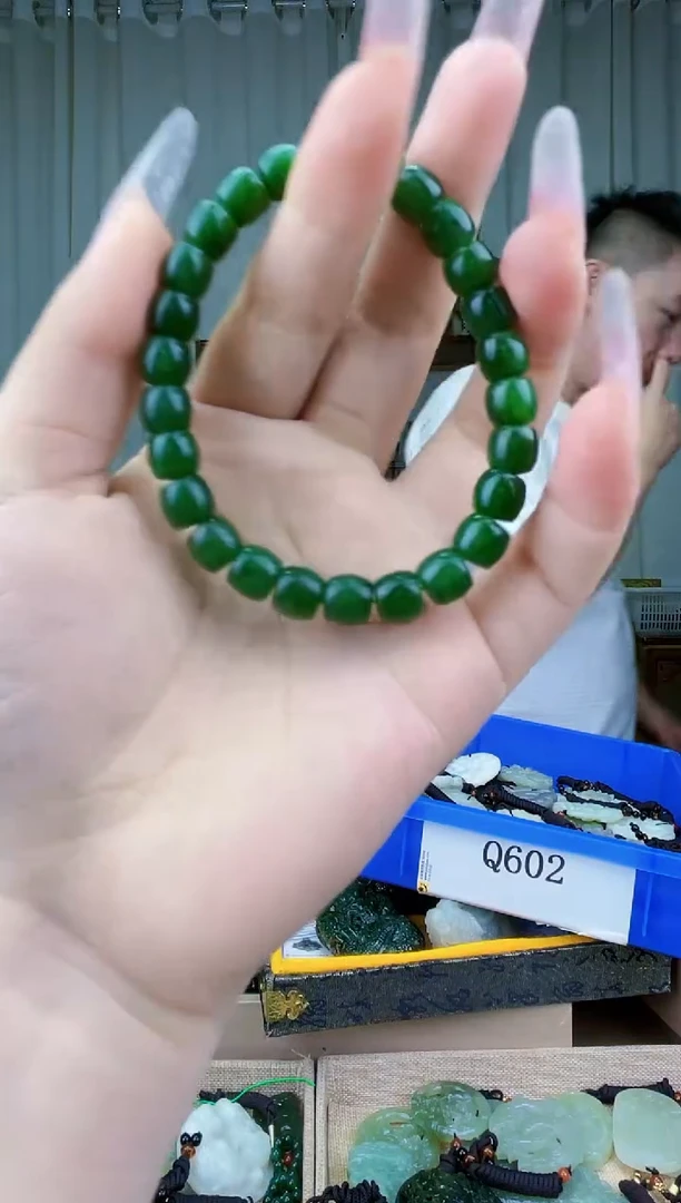 和田玉未镶嵌挂件拍一发一，多样性发货！