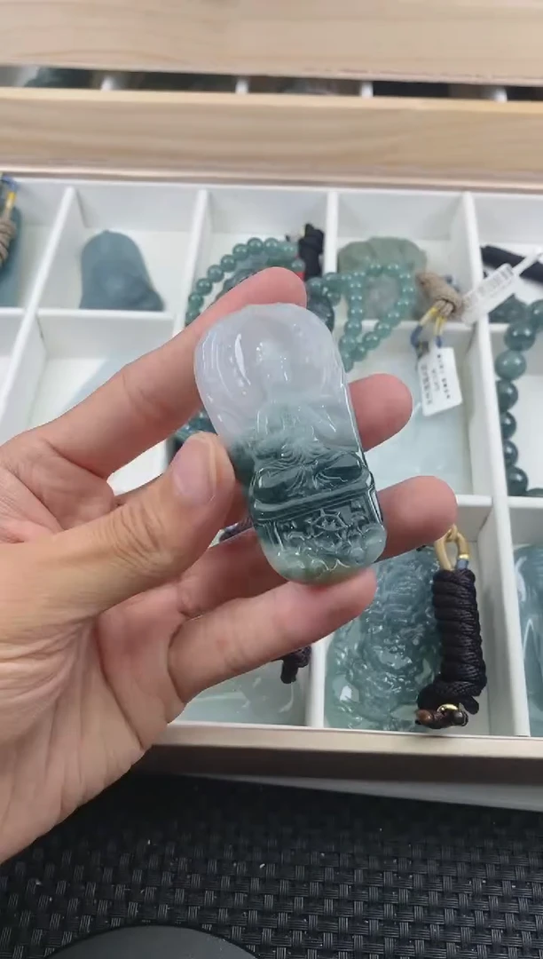 翡翠未镶嵌颈饰