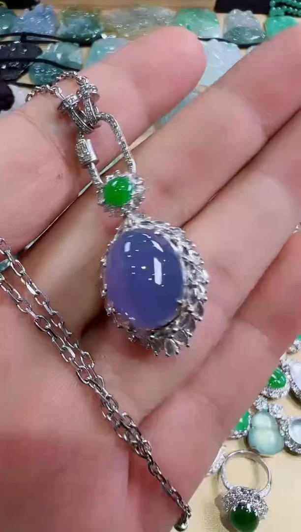 颈饰18K金镶嵌翡翠天然缅甸翡翠