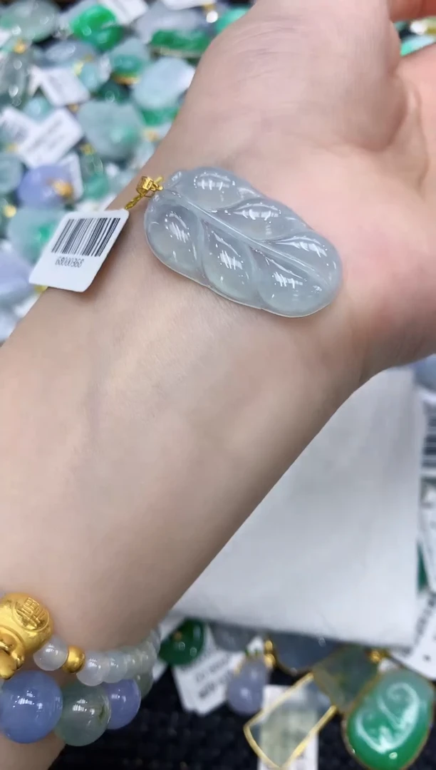 翡翠18K金镶嵌颈饰111111111111