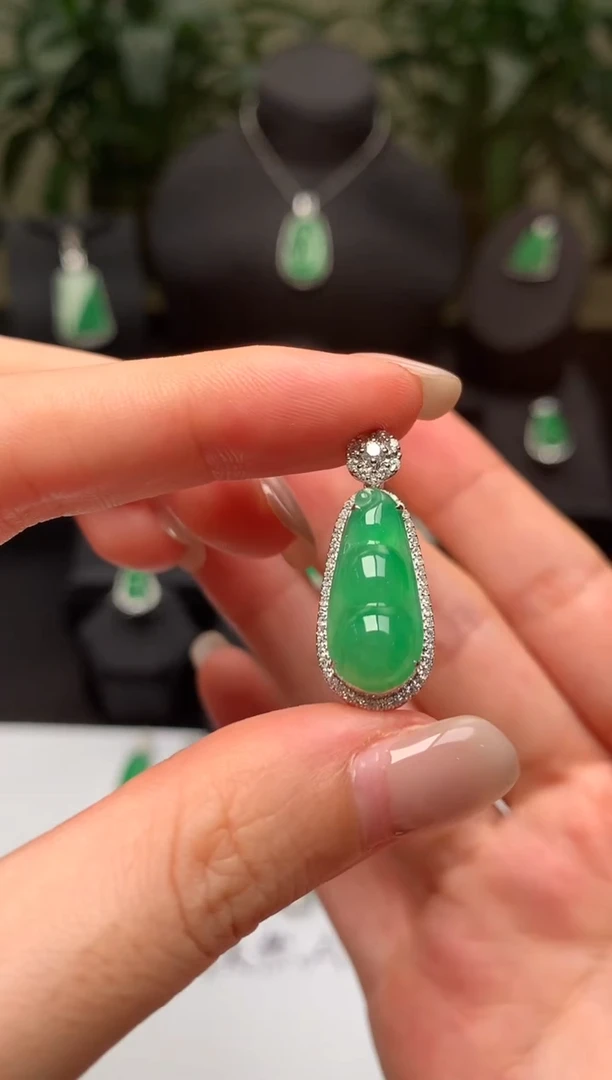 翡翠18K金镶嵌吊坠(不含链)福豆