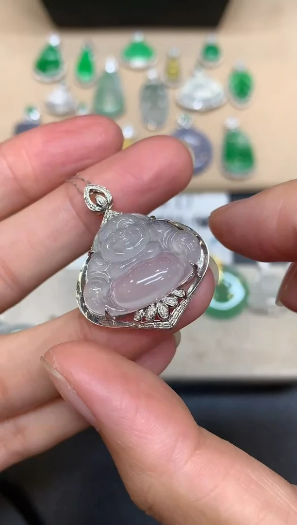 颈饰18K金镶嵌翡翠佛公【无服务费