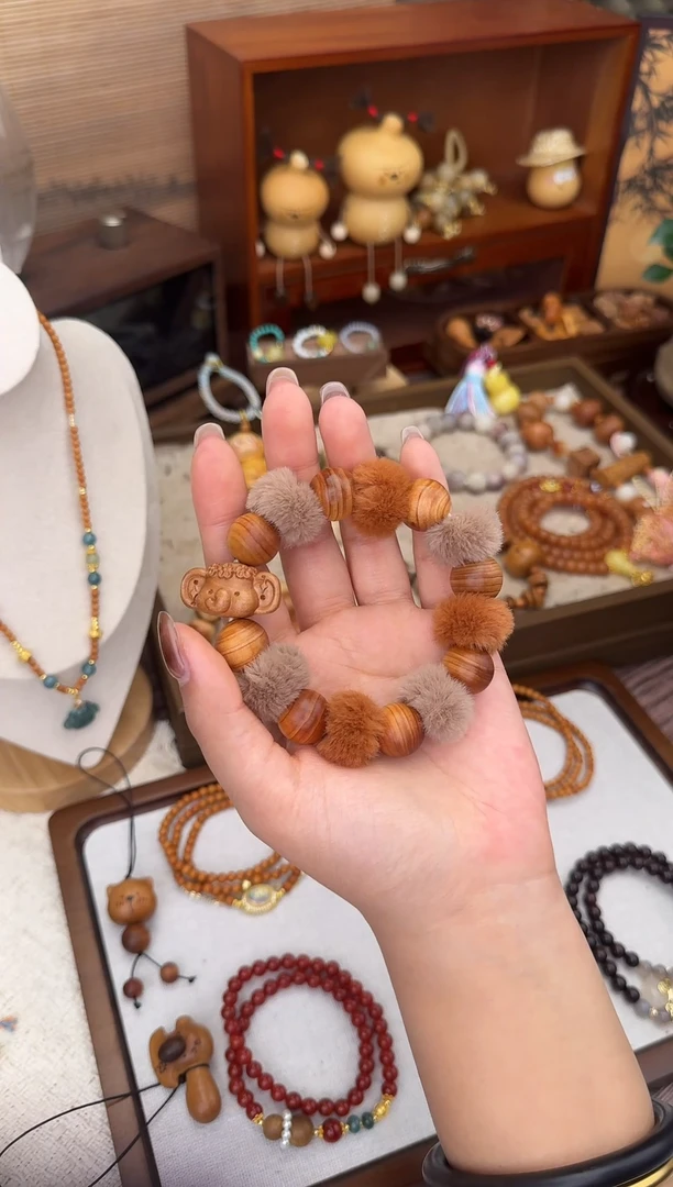 木质类崖柏大肠小象