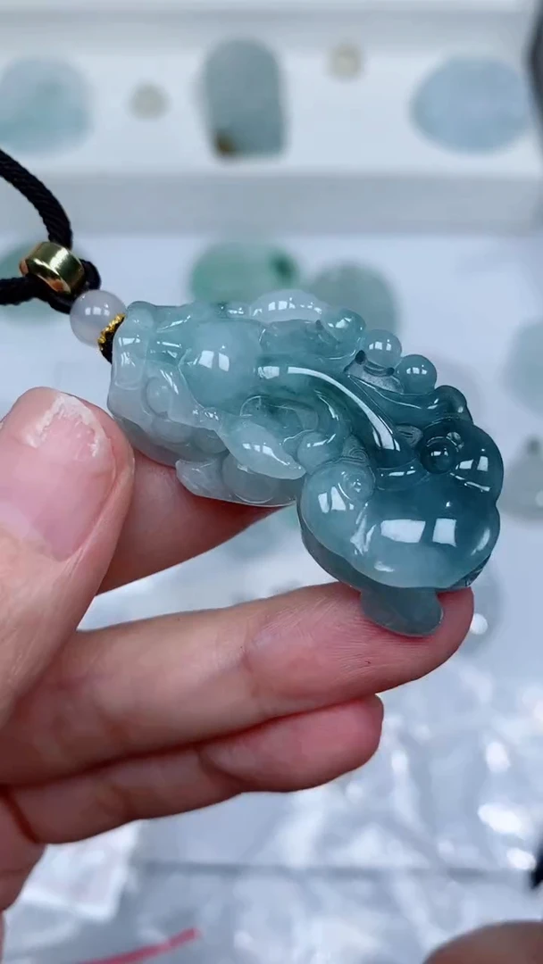 颈饰未镶嵌翡翠吊坠