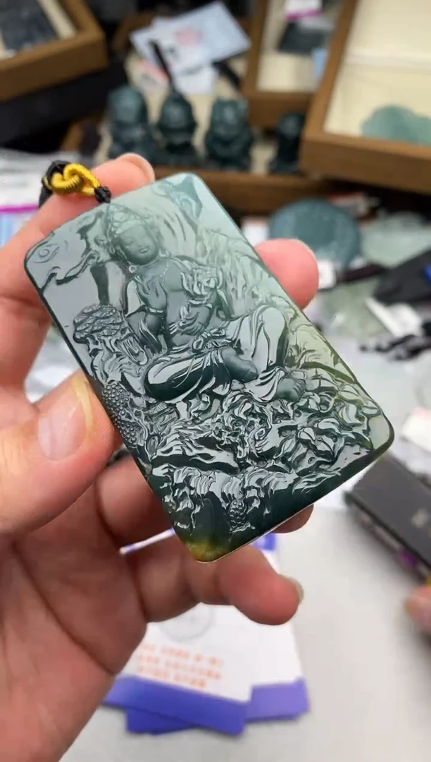 翡翠未镶嵌颈饰多样性发其一