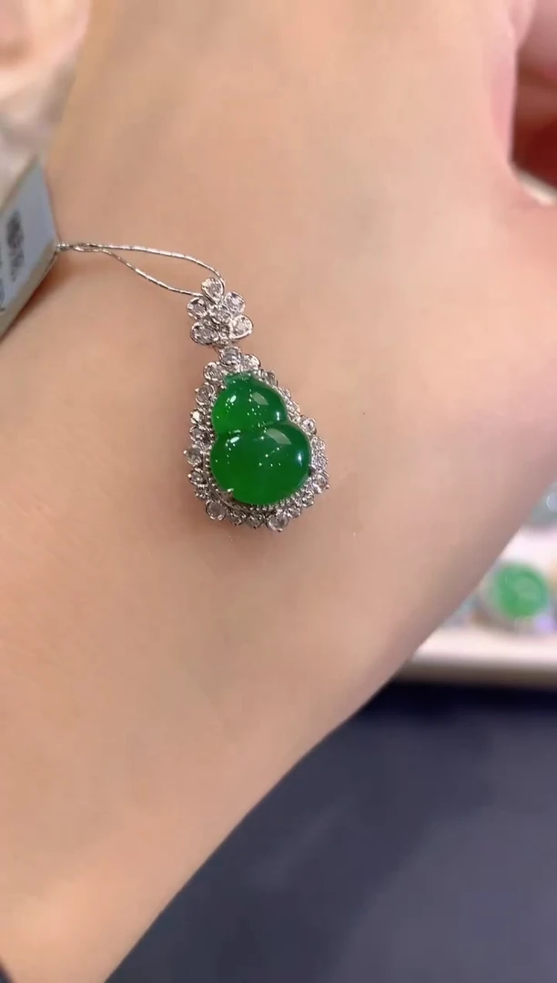 吊坠(不含链)18K金镶嵌翡翠q18