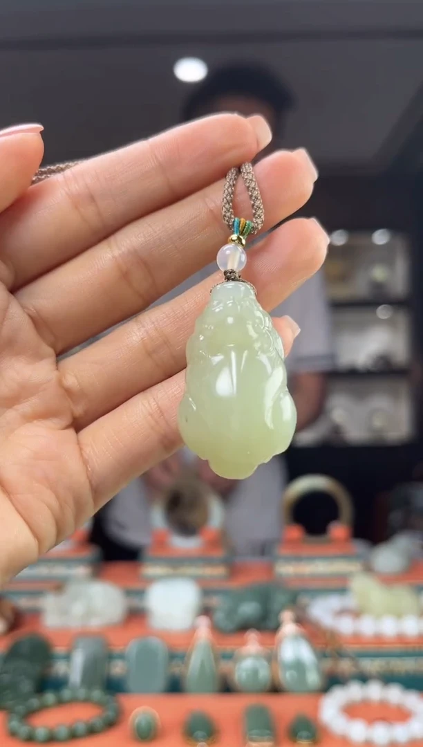 和田玉未镶嵌颈饰佩佩