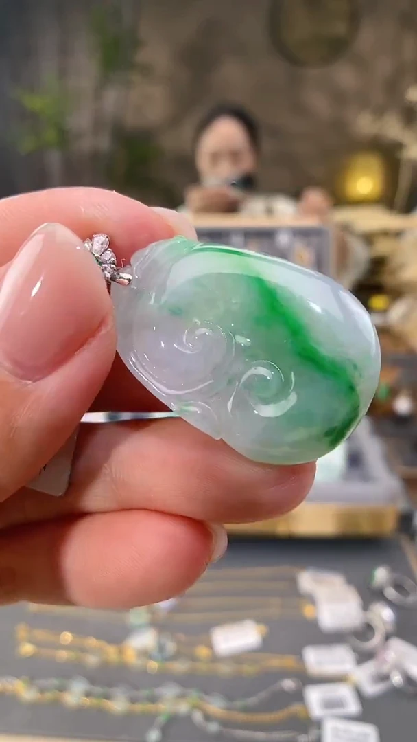 吊坠(不含链)18K金镶嵌翡翠如意