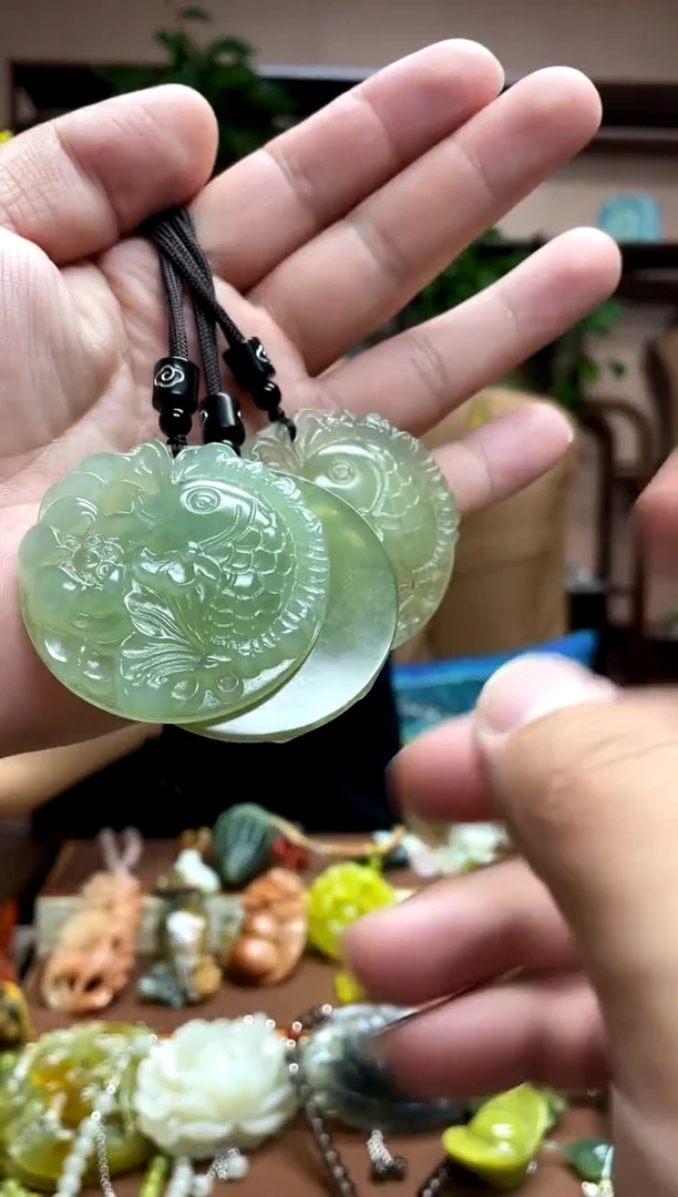 未镶嵌岫玉吊坠多样性发货发其中之一