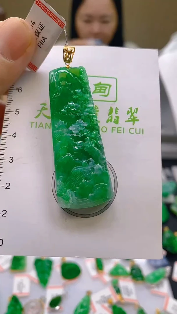 翡翠18K金镶嵌颈饰天然翡翠A货，支持复检