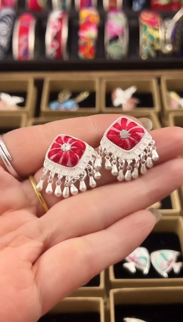 【闪购商品】织绣民族风老绣饰品059