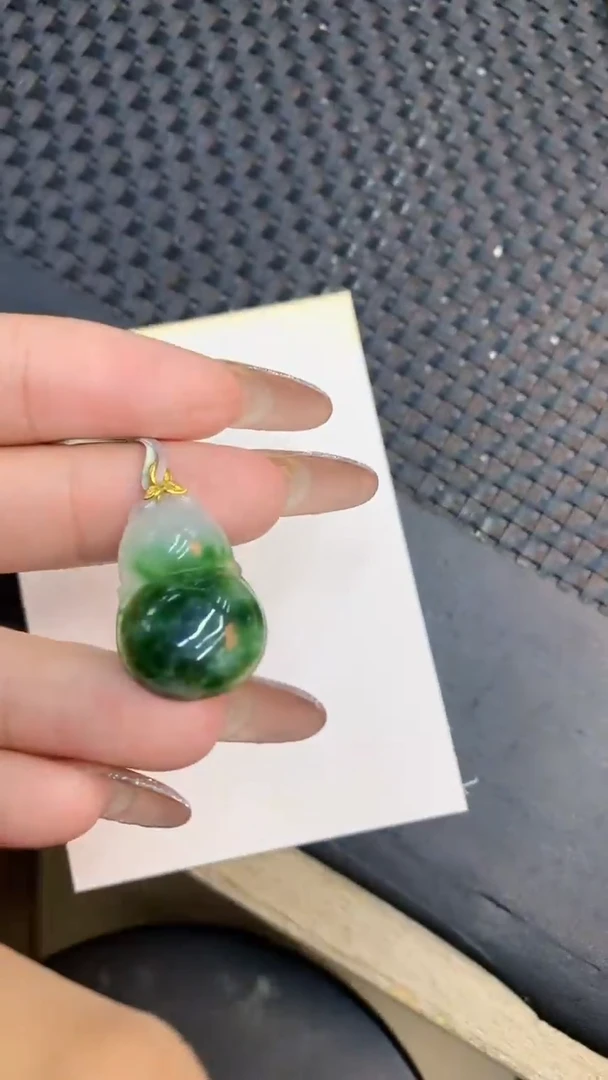 颈饰18K金镶嵌翡翠1