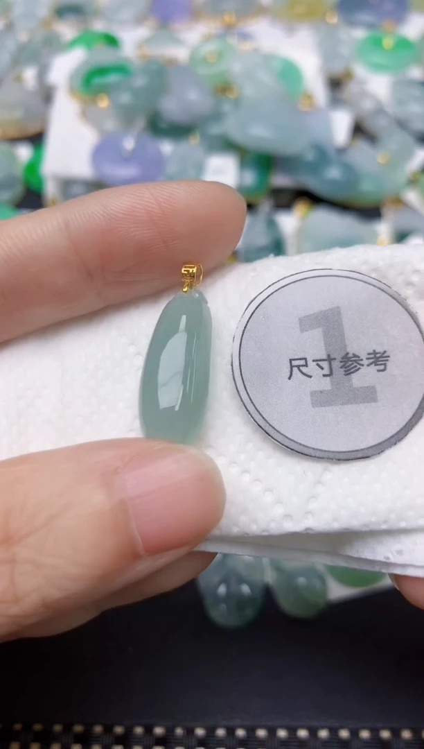 翡翠18K金镶嵌颈饰天然缅甸A货翡翠
