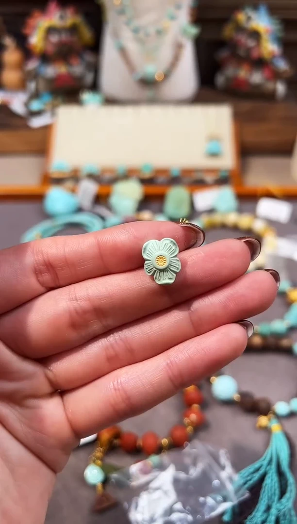 未镶嵌绿松石配饰花卡子