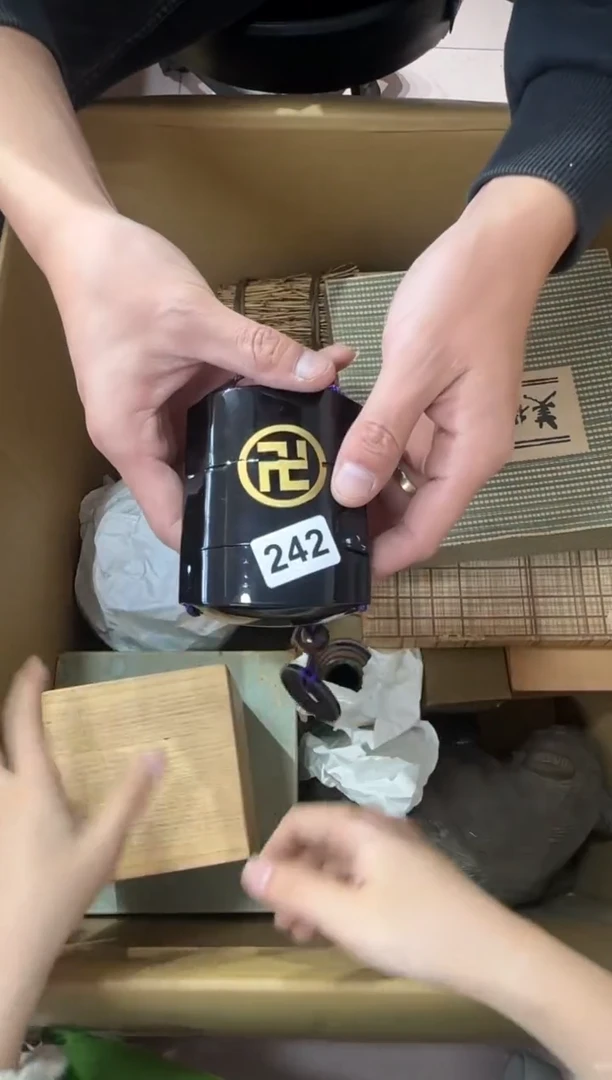 达****问242...中古產品謹慎參拍