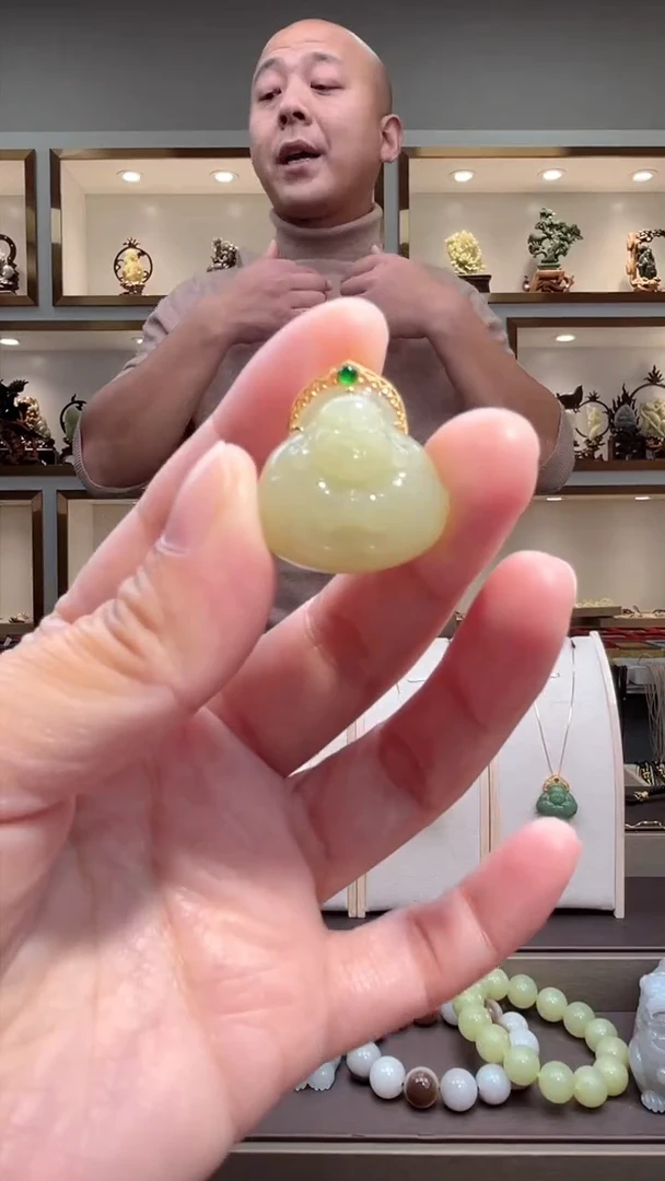 颈饰18K金镶嵌和田玉苏