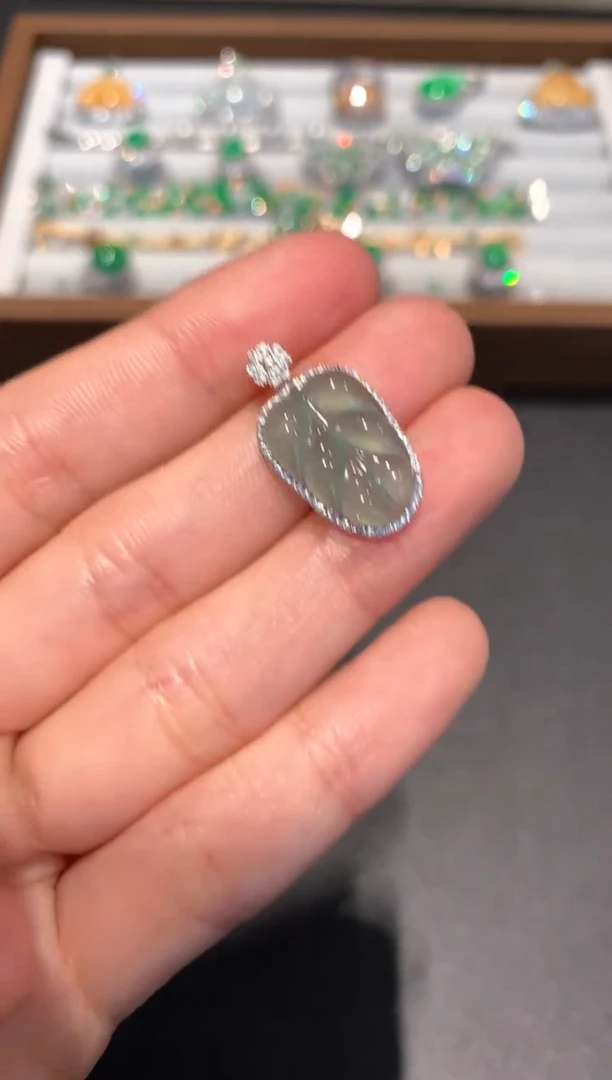 【闪购商品】翡翠吊坠(不含链)18K金镶嵌1800