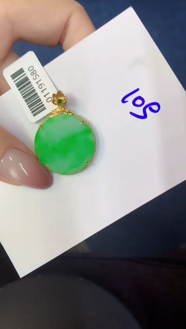 翡翠18K金镶嵌颈饰缅甸天然翡翠A货