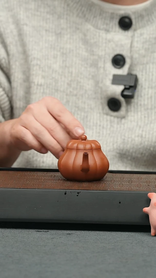 【闪购商品】紫砂茶壶明清 陈伯芳六瓣菱花-朱泥