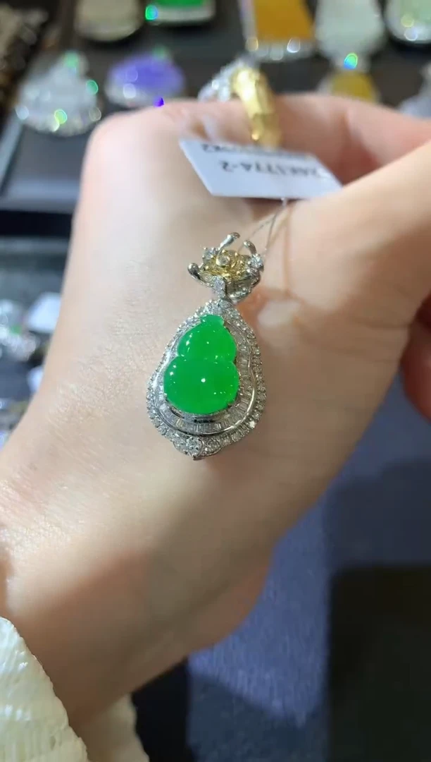 【闪购商品】翡翠吊坠(不含链)18K金镶嵌D56翡翠