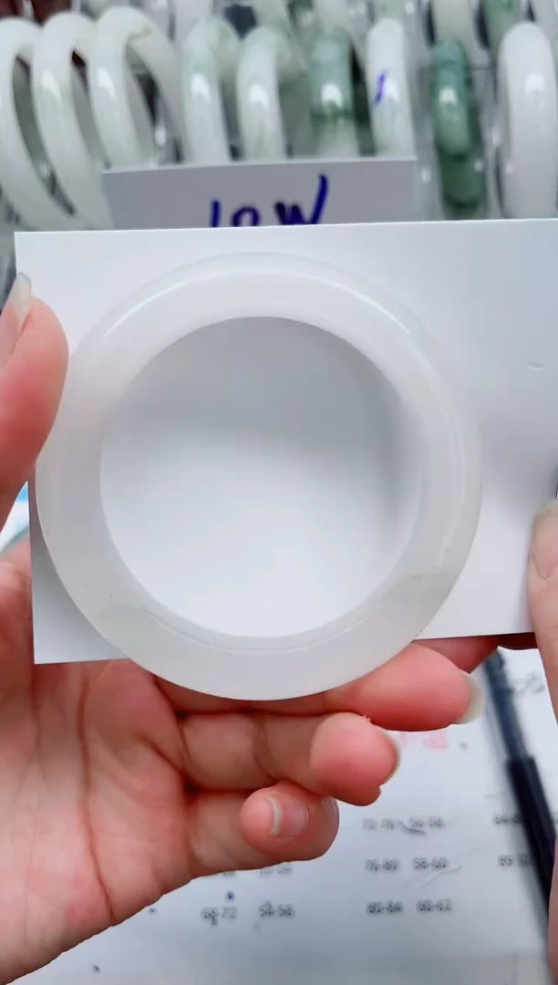 【闪购商品】石英质玉手镯未镶嵌A414-52