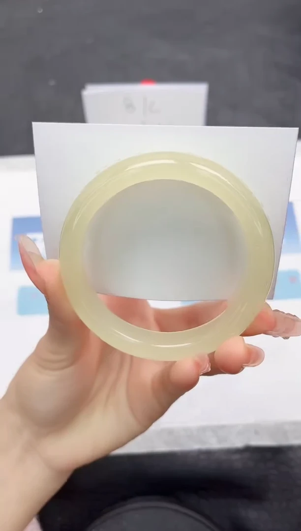 【闪购商品】石英质玉手镯未镶嵌O76-57.8