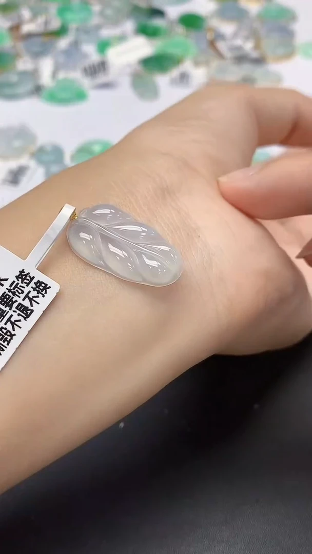 翡翠18K金镶嵌颈饰天然缅甸a货翡翠