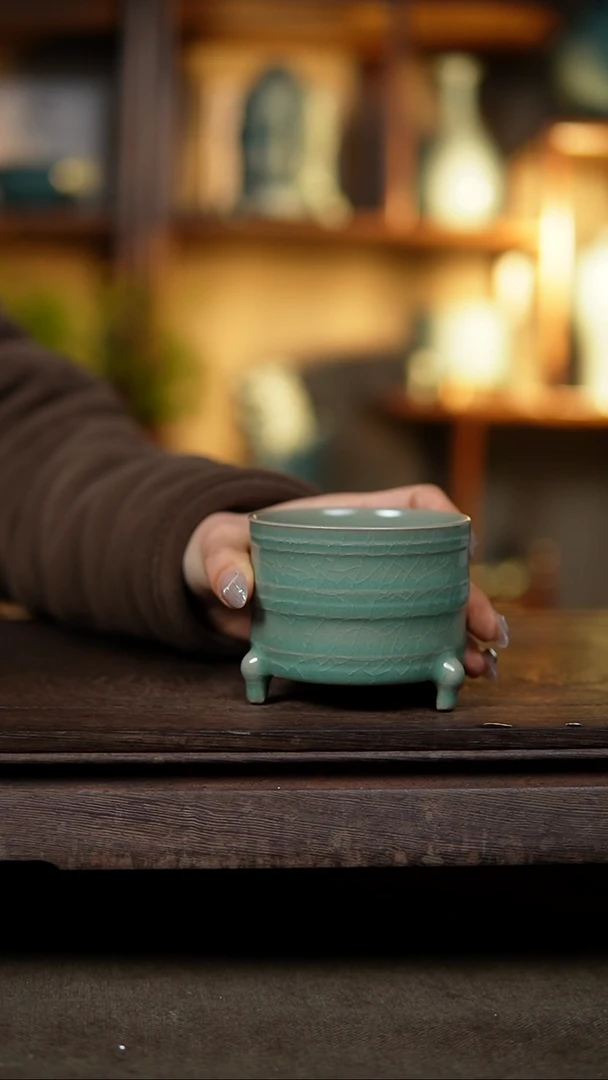 【闪购商品】杯仿古翡翠绿纯手工三足尊瑕