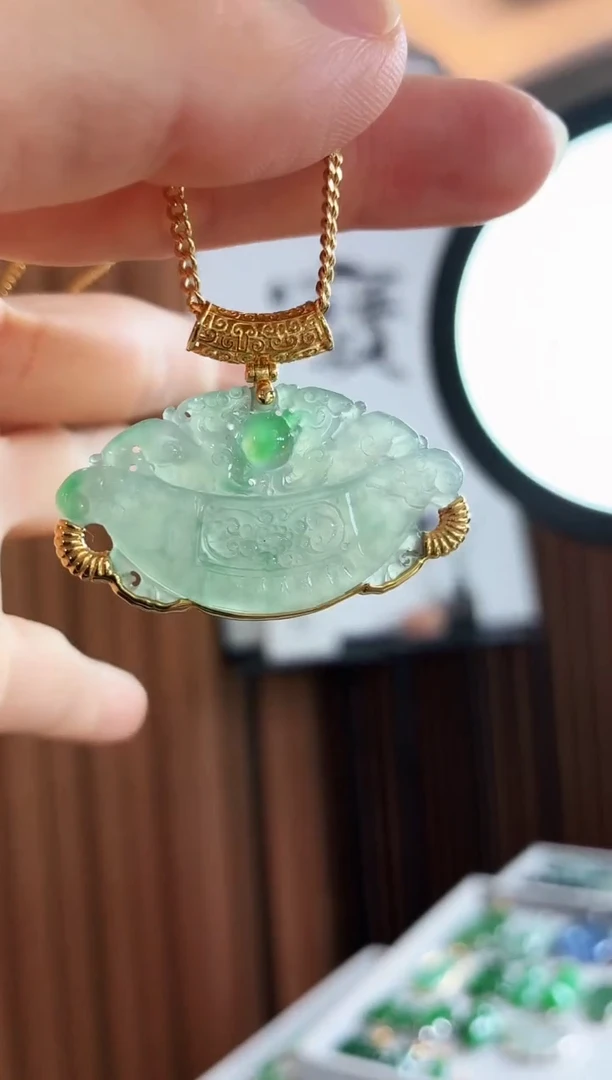 吊坠(不含链)18K金镶嵌翡翠吊坠