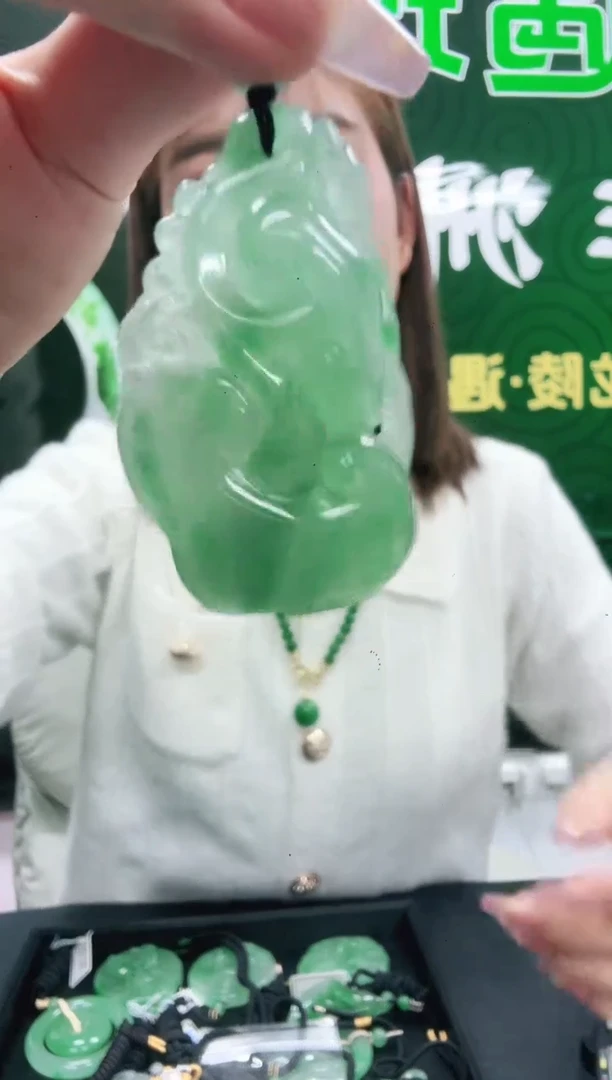 未镶嵌1石英质玉（非洲翠）/0157