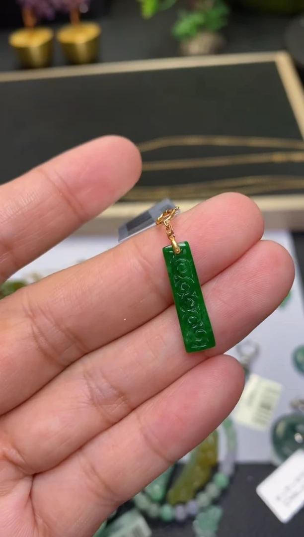 颈饰18K金镶嵌翡翠净货1326