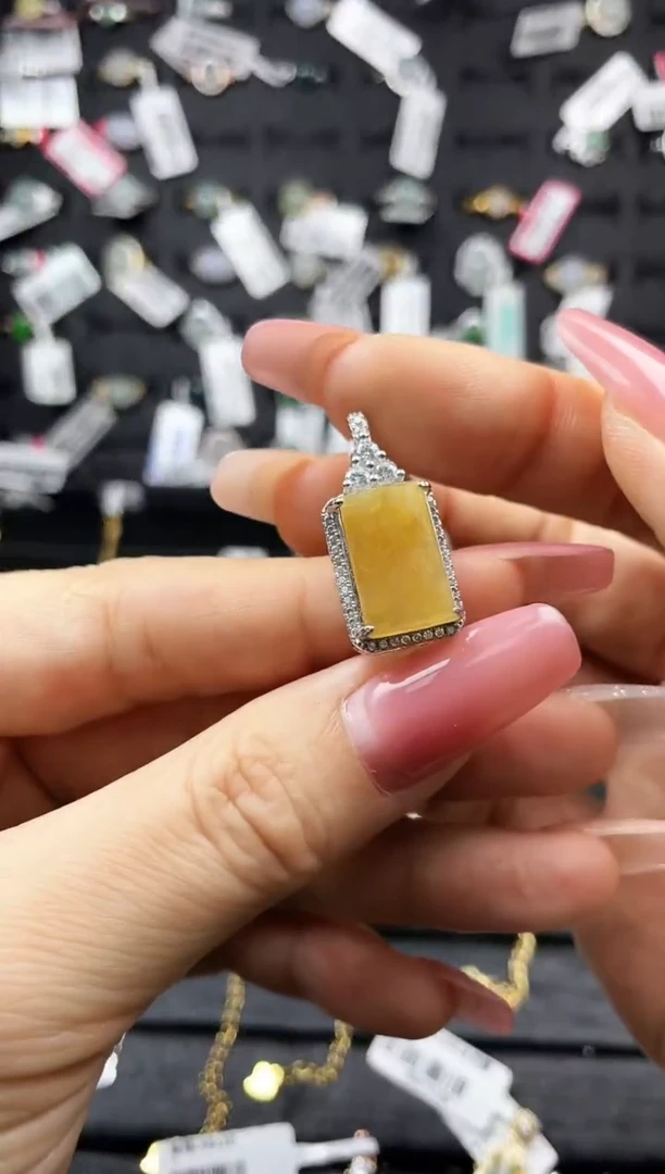 颈饰未镶嵌翡翠我