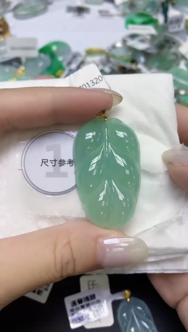 颈饰18K金镶嵌翡翠天然缅甸翡翠A货百元以上9元证书费自理
