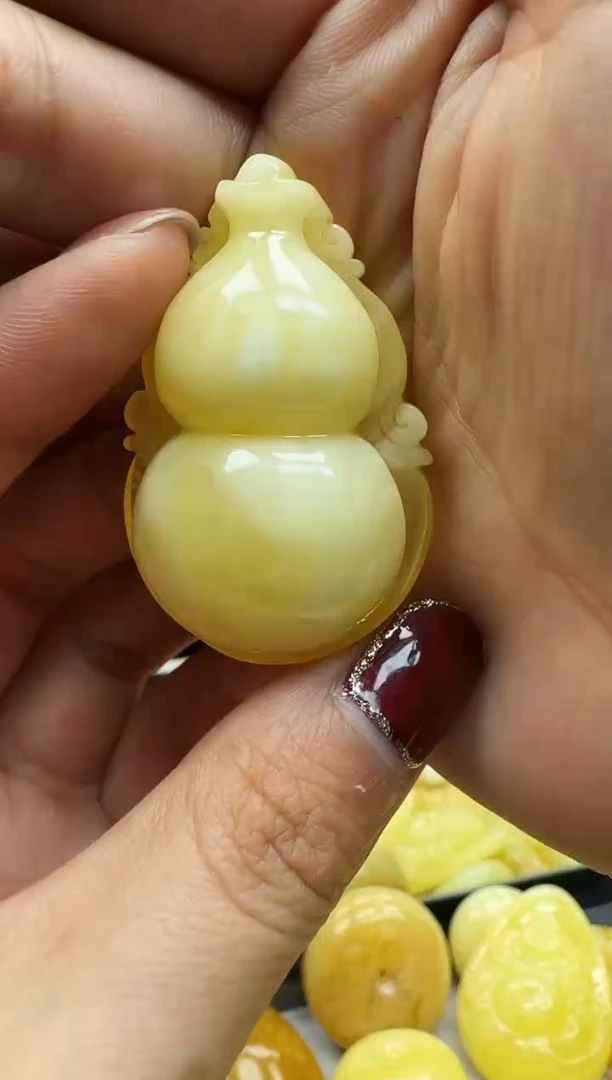 【闪购商品】琥珀裸石未镶嵌挂坠