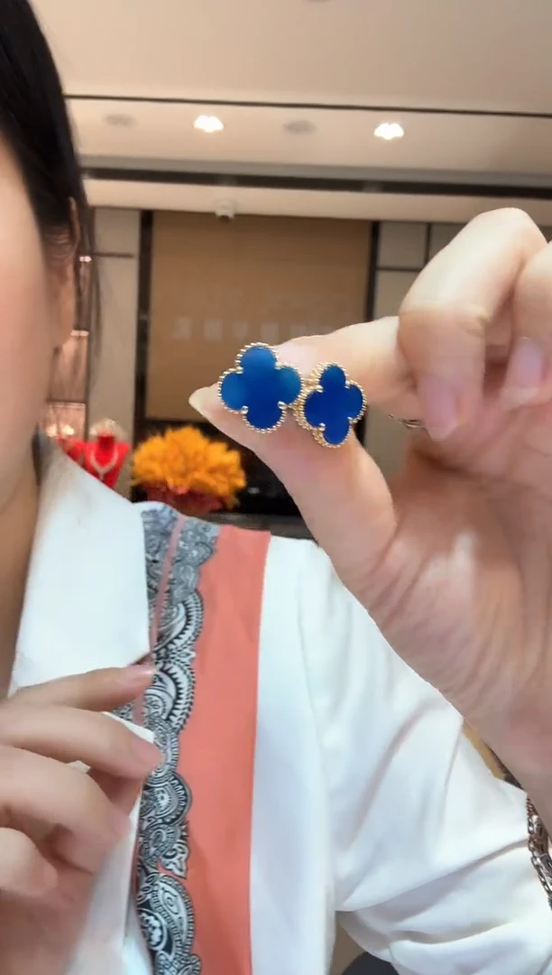 玛瑙/玉髓耳饰18K金镶嵌花