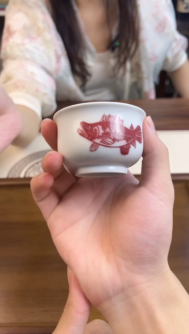 景德镇纯手工手绘釉里红鱼纹炉士杯子