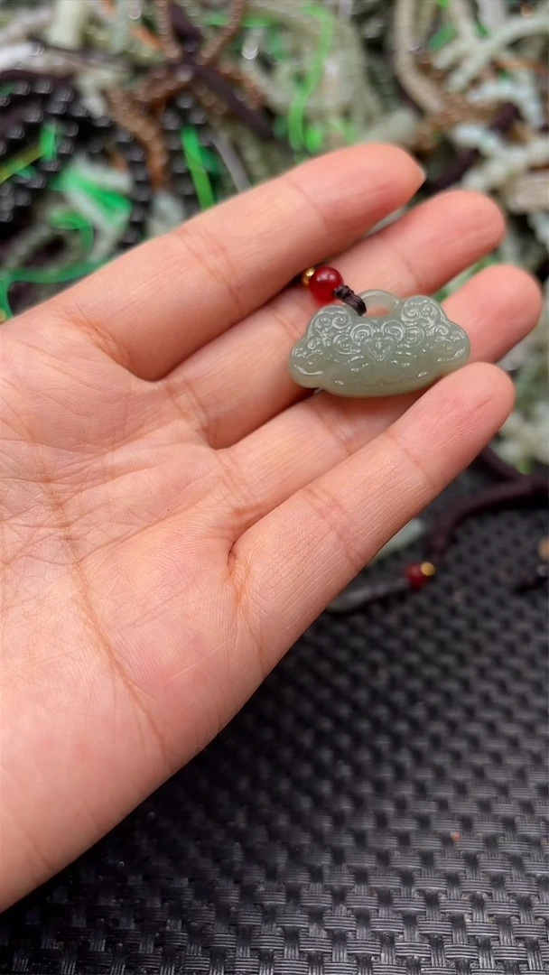 和田玉未镶嵌颈饰1