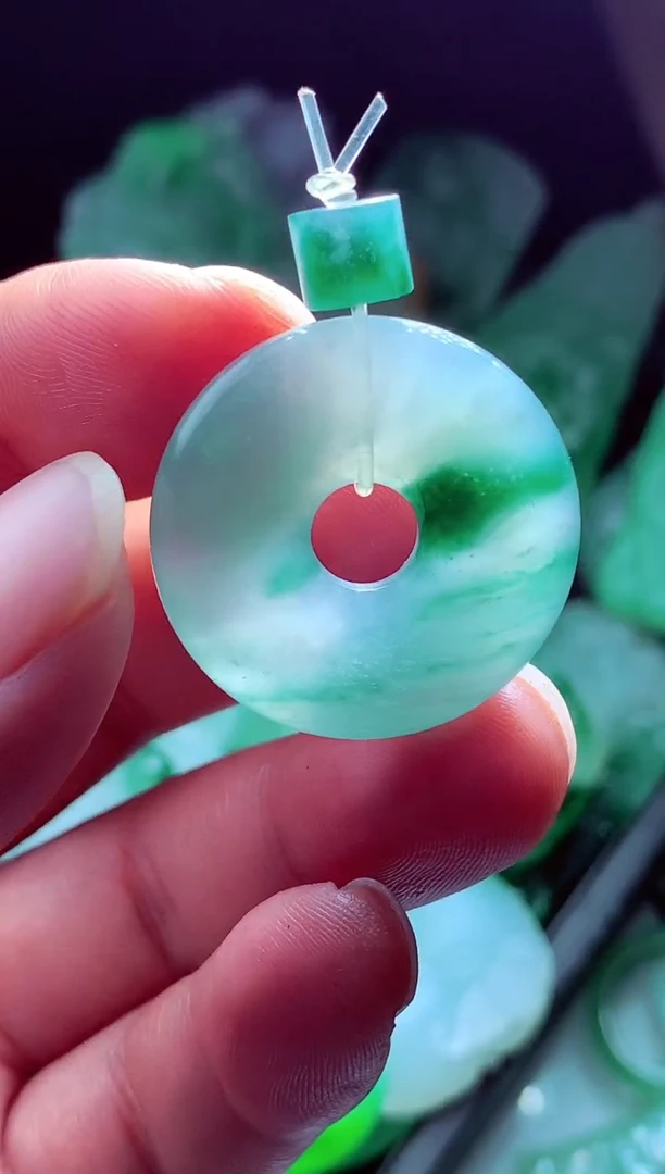 未镶嵌定制翡翠有***?翡翠毛货定制