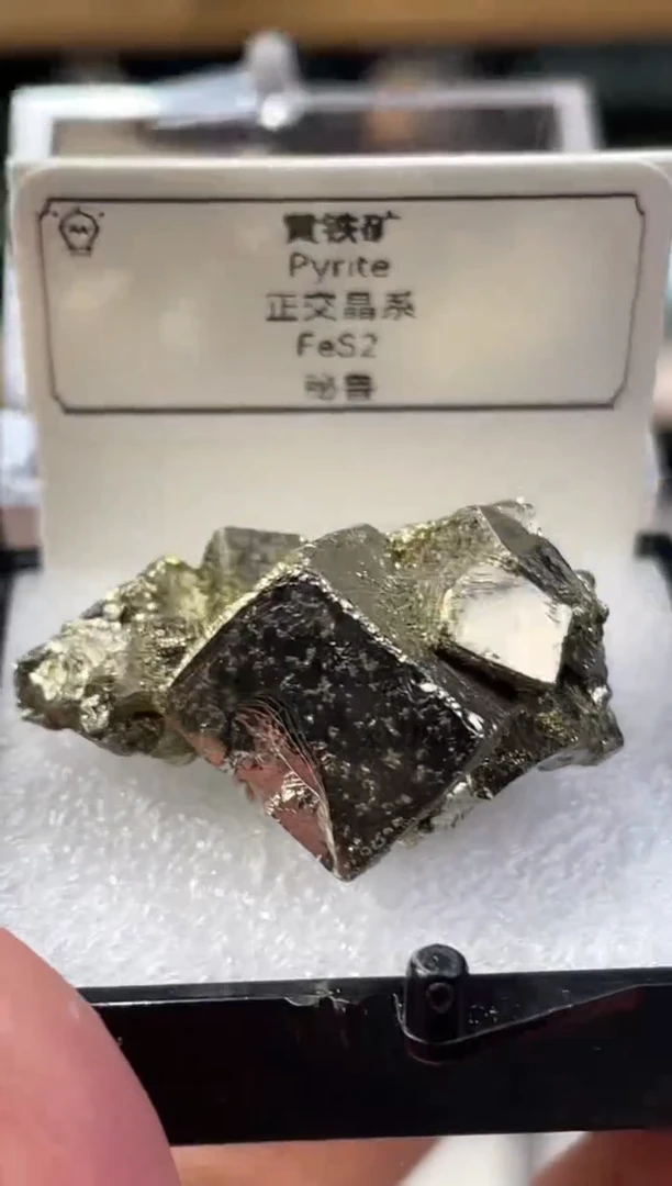 石材黄铁矿。