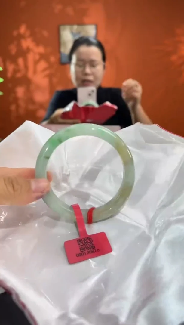 未镶嵌手镯翡翠翡翠手镯（微瑕）
