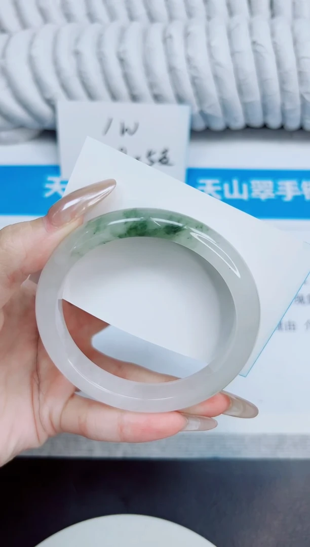 未镶嵌手镯石英质玉73/60.2