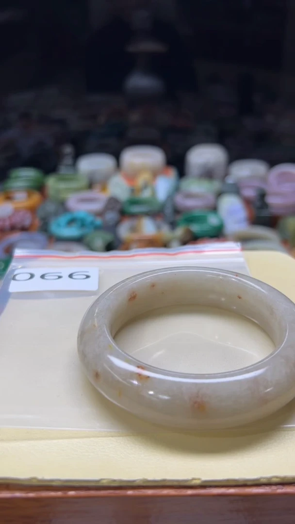 【闪购商品】石英质玉手镯合金066