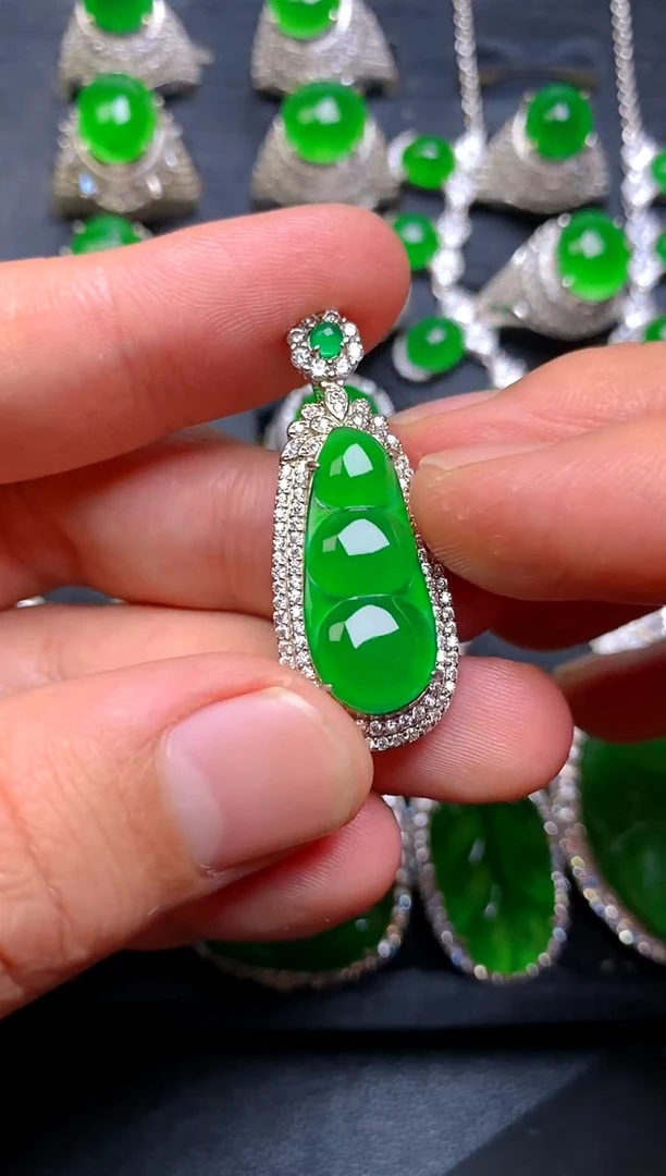 【闪购商品】翡翠吊坠(赠链)银S925镶嵌吊坠