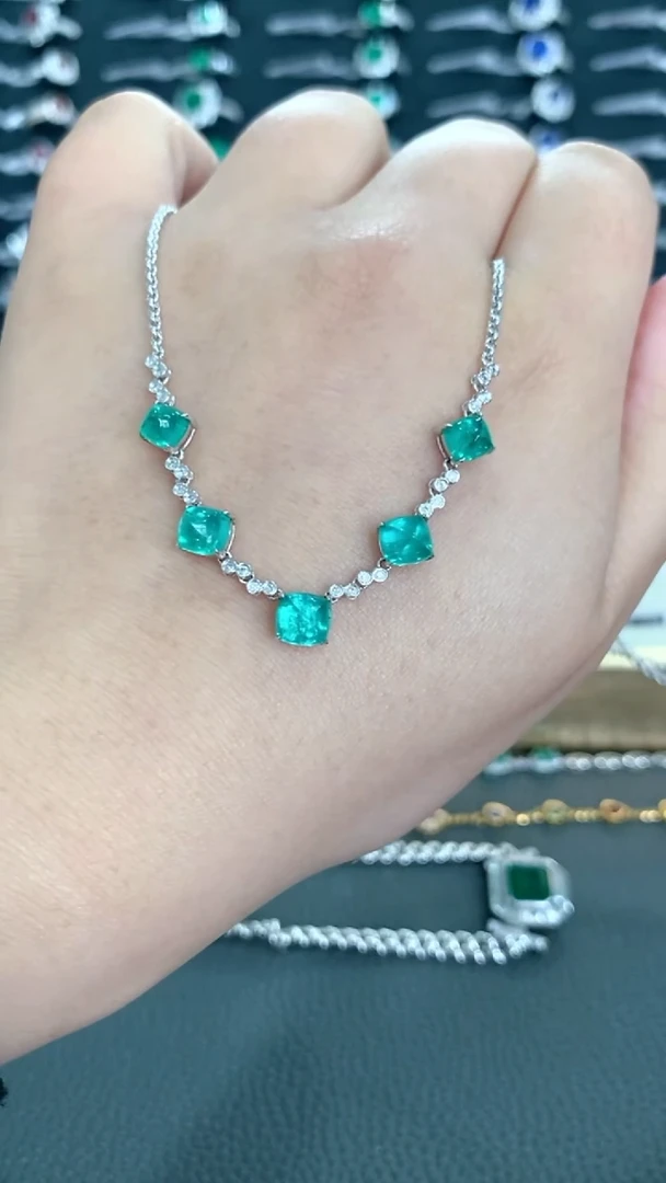 18K金镶嵌锁骨链祖母绿·