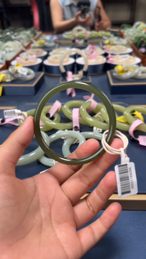 和田玉手镯未镶嵌A0031-56