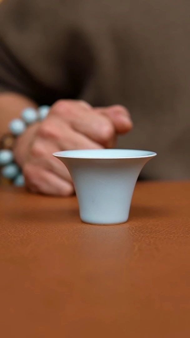 瓷片仿古月白薄胎马蹄杯