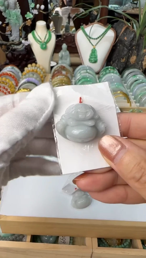 颈饰未镶嵌翡翠吊坠