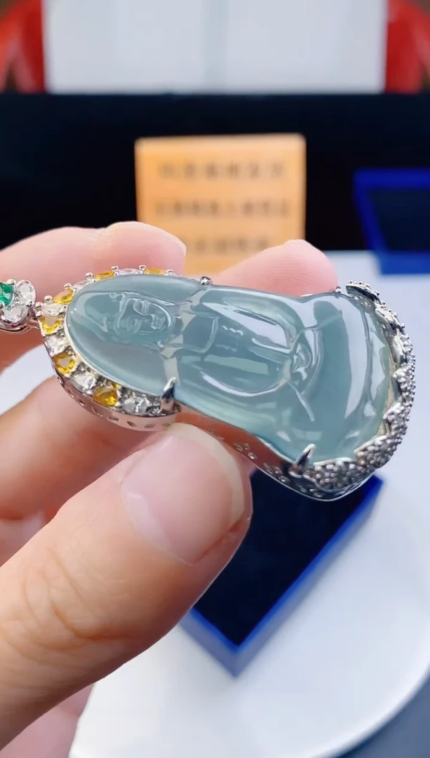 颈饰未镶嵌翡翠