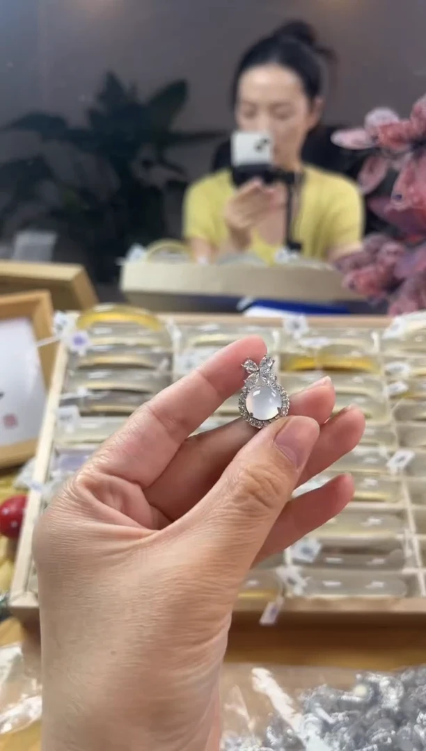 玛瑙/玉髓手镯合金在逃公主不带链子